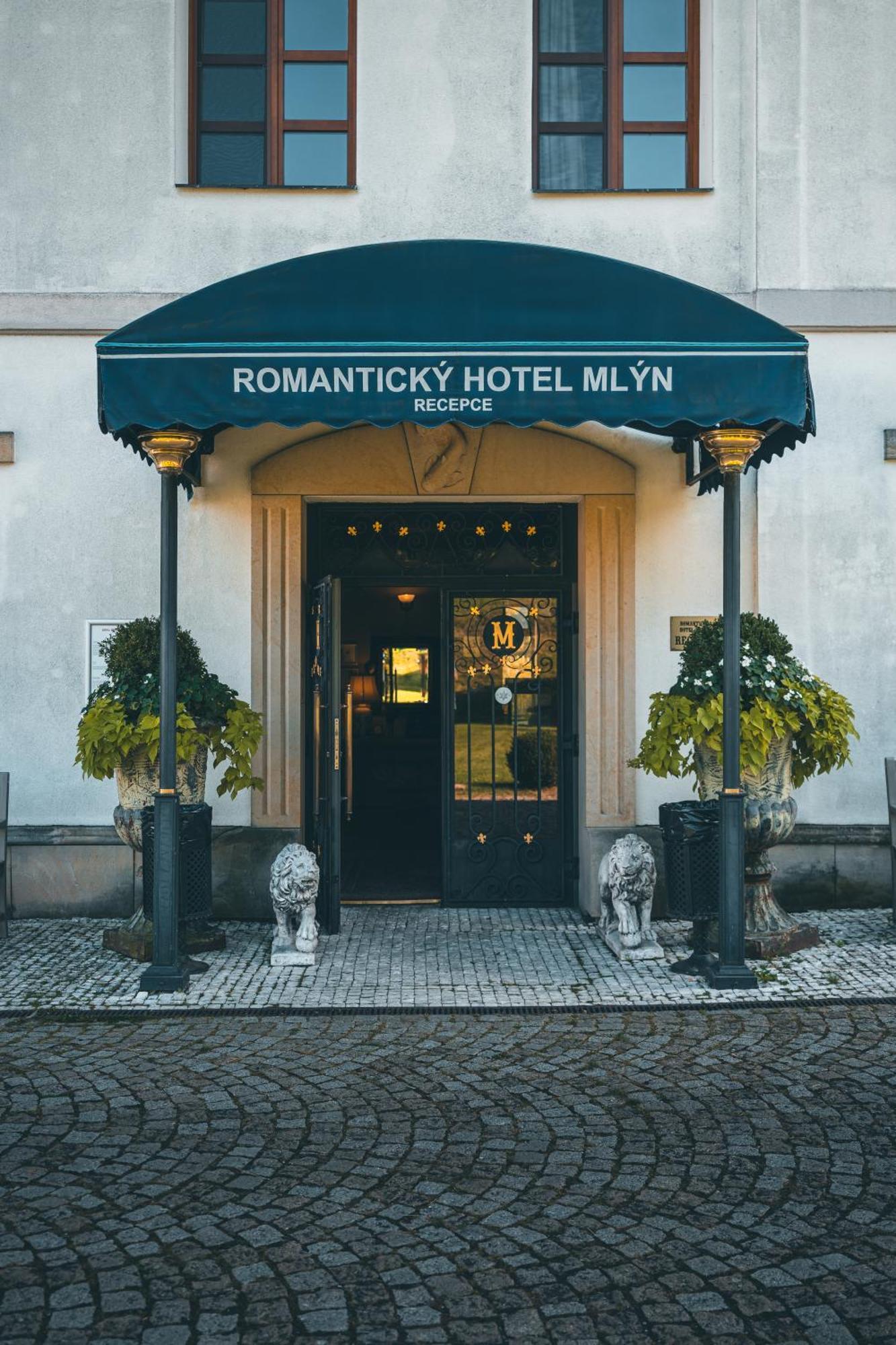 Romantic Hotel Mlyn Karlstejn Luaran gambar