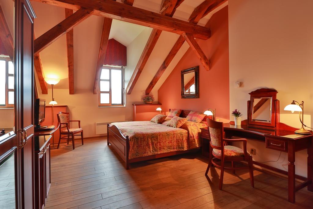 Romantic Hotel Mlyn Karlstejn Luaran gambar