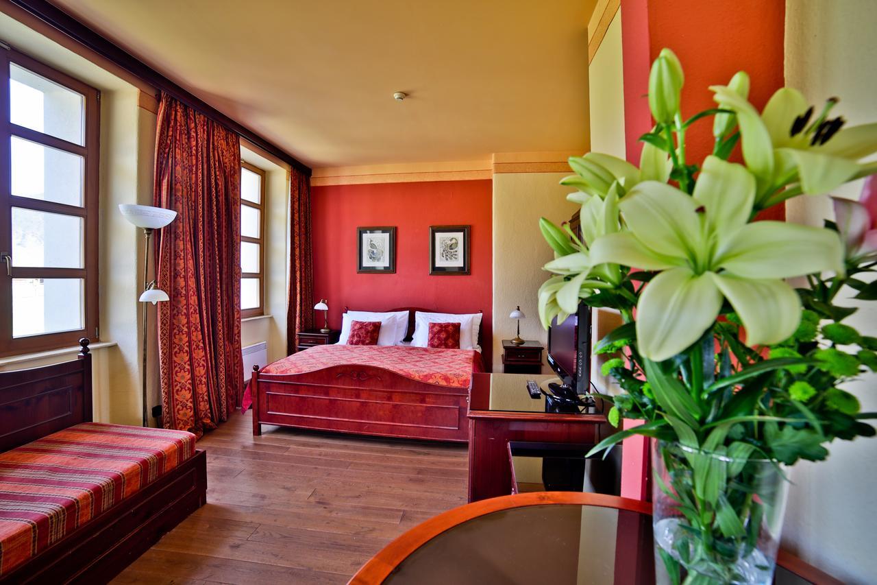 Romantic Hotel Mlyn Karlstejn Luaran gambar