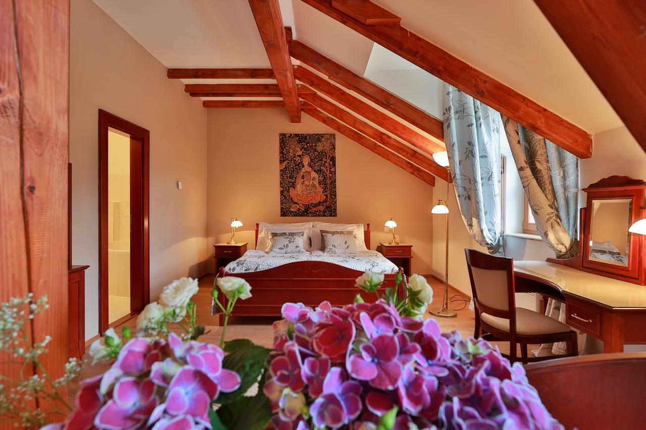 Romantic Hotel Mlyn Karlstejn Luaran gambar