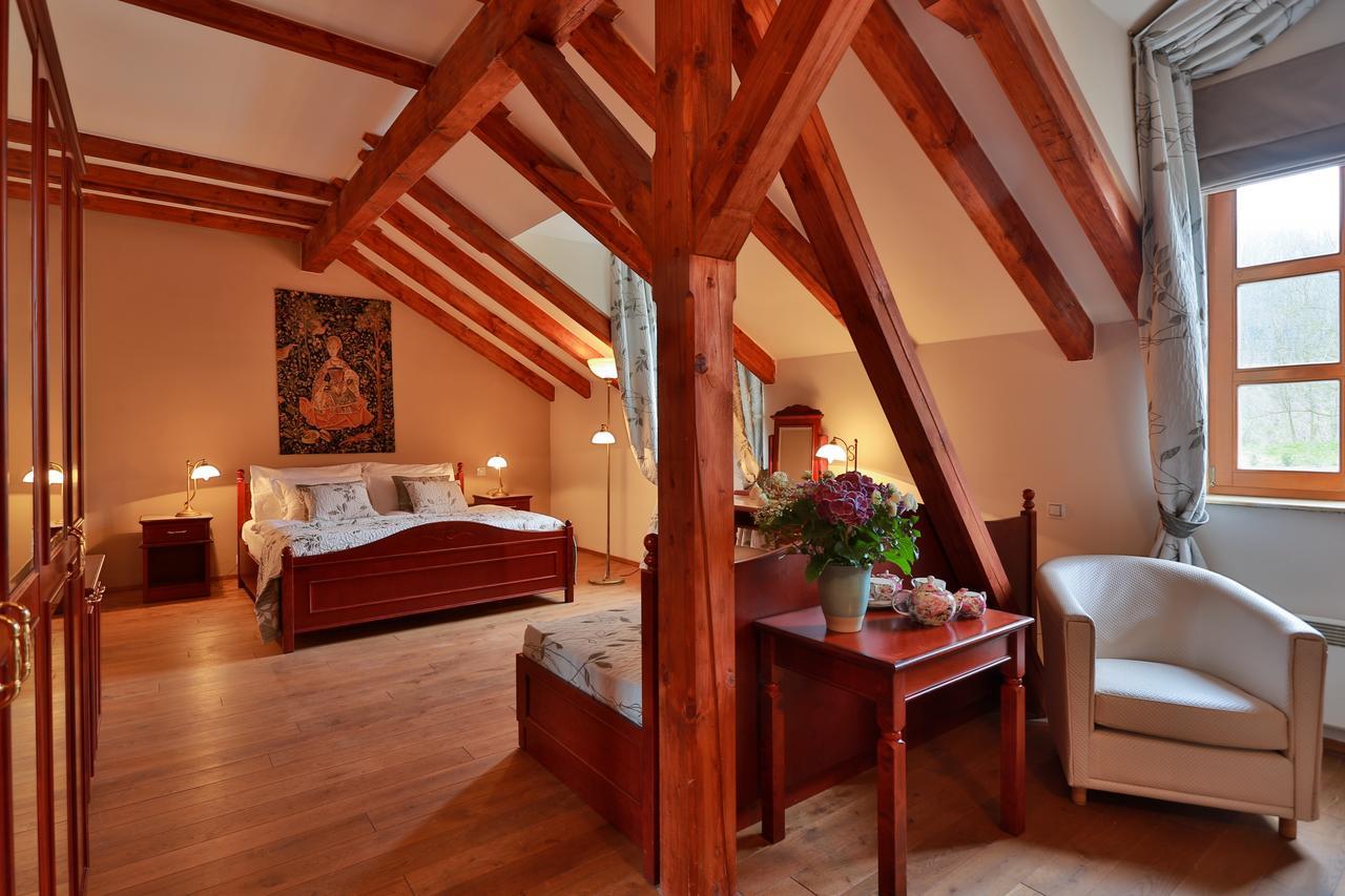 Romantic Hotel Mlyn Karlstejn Luaran gambar