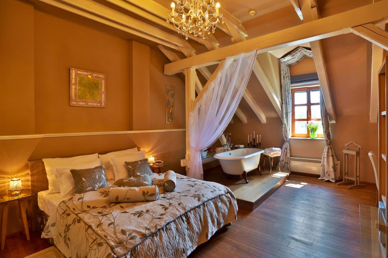 Romantic Hotel Mlyn Karlstejn Luaran gambar